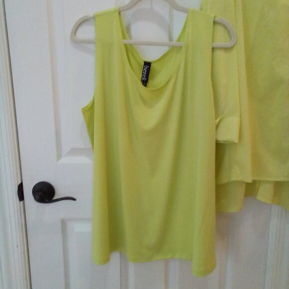 Lime green Crazy Larry tunic shirt and Berek tank - Picture 3 of 4